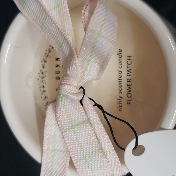 Rae Dunn by Magenta NWT Flower Patch Scented EASTER BUNNY Gnome Candle - Picture 5 of 5